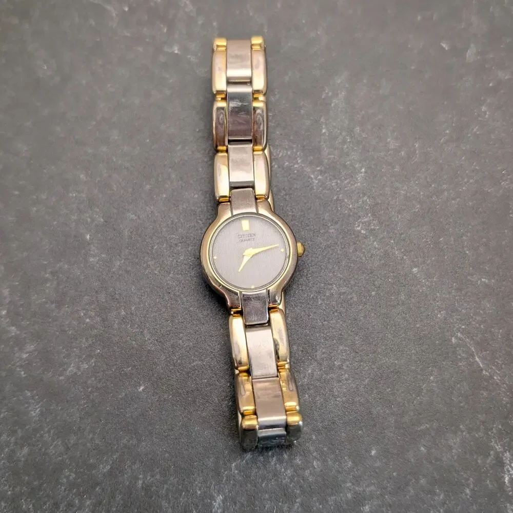 Ladies Citizen Watch Two Tone 5920-S76248 Needs New Battery
